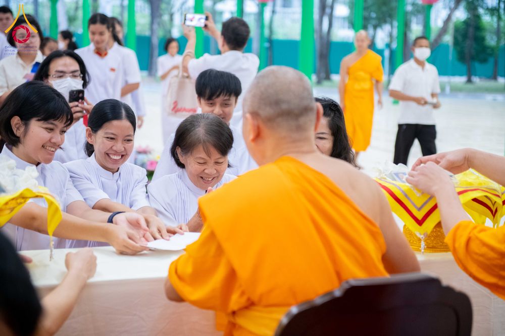 ภาพ No.309054:วันอาทิตย์ที่ 8 กุมภาพันธ์ พ.ศ. 2569  พิธีต้อนรับพระบัญชาสมเด็จพระสังฆราช แต่งตั้ง  “พระครูปลัดรัตนวีรวัฒน์” (รังสฤษดิ์ อิทฺธิจินฺตโก) เจ้าอาวาสวัดพระธรรมกาย ให้ดำรงตำแหน่ง “ที่ปรึกษาเจ้าคณะจังหวัดปทุมธานี”