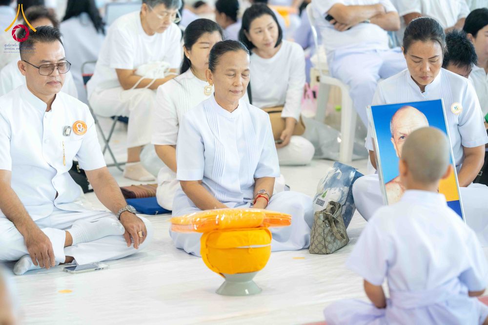 ภาพ No.319442:วันเสาร์ที่ 4 เมษายน พ.ศ.2569 พิธีขอขมา มอบผ้าไตร และถวายบาตรแด่นาคธรรมทายาท ในโครงการบรรพชาสามเณรฟื้นฟูพระพุทธศาสนาทั่วไทย โครงการหน่อแก้วเปรียญธรรม รุ่นที่ 14 โครงการสามเณรยุวธรรมทายาท รุ่นที่ 34 โครงการสามเณรมัชฌิมธรรมทายาท รุ่นที่ 30 ณ สภาธรรมกายสากล