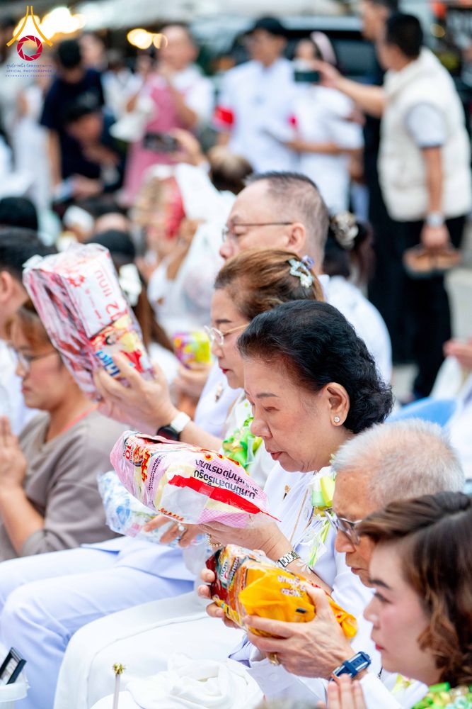 ภาพ No.285963:วันเสาร์ที่ 13 ธันวาคม พ.ศ.2568 พิธีตักบาตรพระภิกษุสามเณร 1,000 รูป ณ บริเวณหน้าอุทยานแห่งชาติเขาใหญ่ อำเภอปากช่อง จ.นครราชสีมา