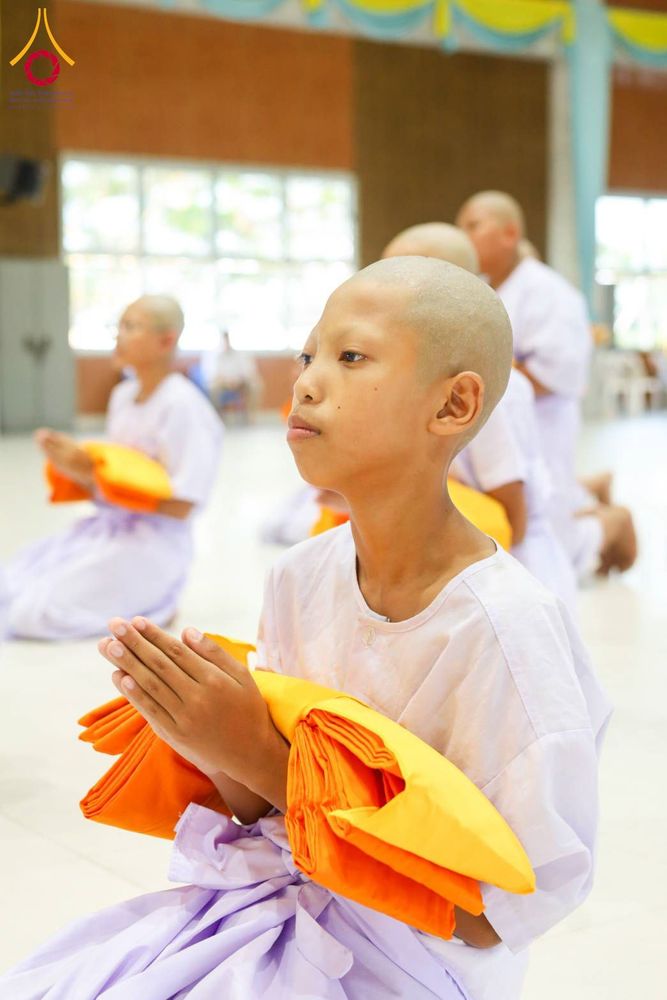 ภาพ No.317506:วันอาทิตย์ ที่ 29 มีนาคม พ.ศ.2569  พิธีปลงผม , พิธีขอขมามอบบาตรและผ้าไตร , พิธีบรรพชา ณ ศูนย์ปฏิบัติธรรมสมุทรปราการ จำนวน 42 รูป