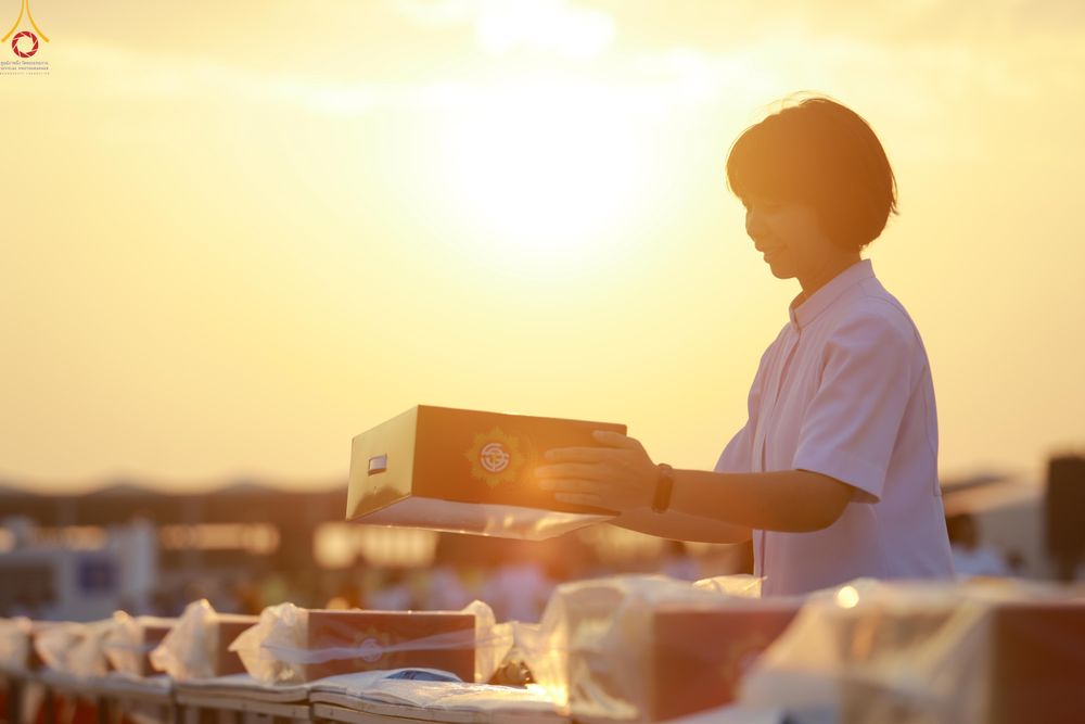 ภาพ No.322637:วันที่ 17 เมษายน พ.ศ.2569 การเรียงกล่องไทยธรรม เรียงน้ำดื่ม เรียงร่ม ณ ลานธรรมพระมหาธรรมกายเจดีย์ เพื่องานถวายมหาสังฆทาน 40,000 กว่าวัดทั่วประเทศ วันคุ้มครองโลก 22 เมษายน พ.ศ.2569 วัดพระธรรมกาย