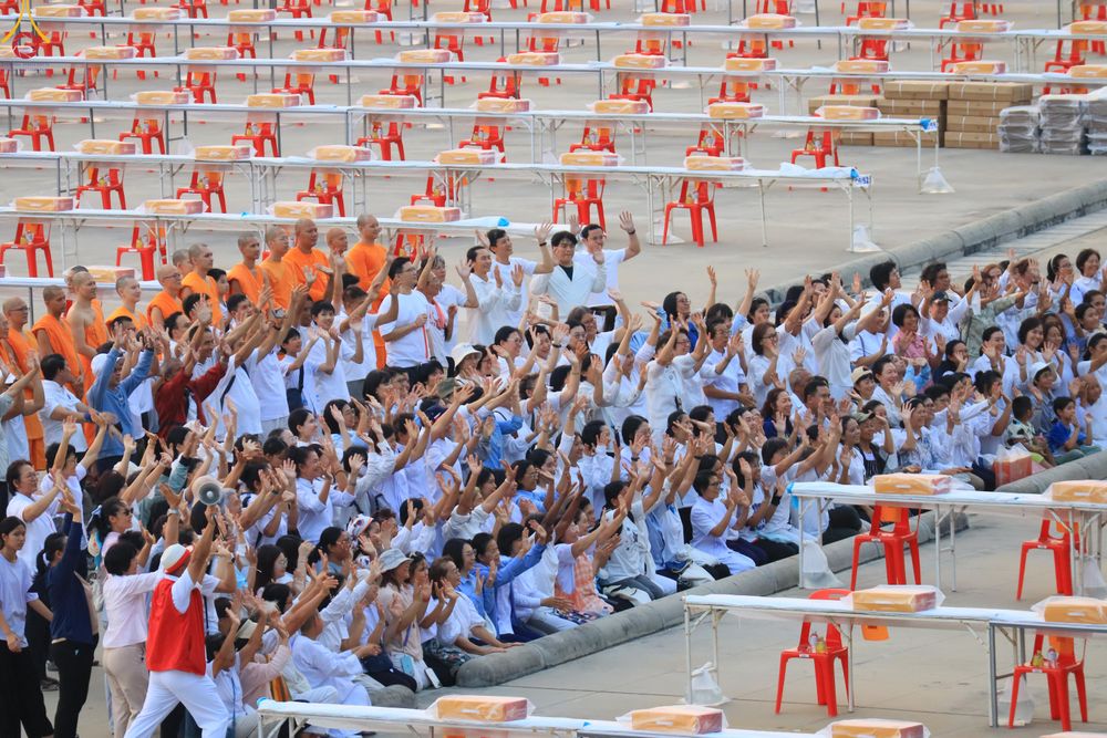 ภาพ No.323163:วันที่ 19 เมษายน พ.ศ.2569 การเรียงกล่องไทยธรรม , เตรียมงานจราจร เพื่องานถวายมหาสังฆทาน 40,000 กว่าวัดทั่วประเทศ วันคุ้มครองโลก 22 เมษายน พ.ศ.2569 วัดพระธรรมกาย