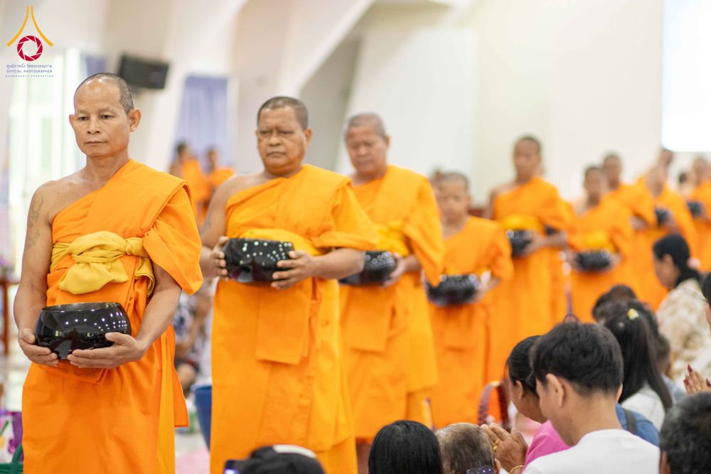 ภาพ No.321868:วันที่ 12 เมษายน พ.ศ.2569 ตักบาตรสงกรานต์ฉลองสามเณรใหม่  ณ ศูนย์ปฏิบัติธรรมระยอง(บ้านช่องลม)