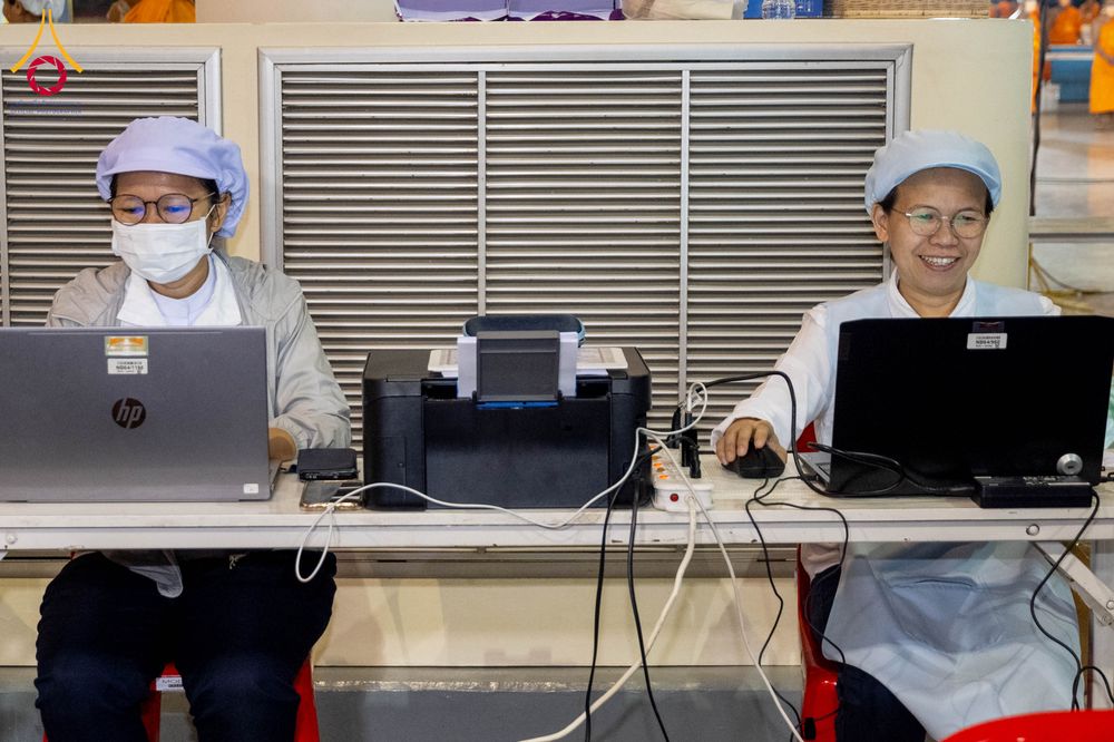 ภาพ No.303792:วันที่ 28 มกราคม พ.ศ. 2569 พิธีถวายภัตตาหารเป็นสังฆทาน แด่พระธรรมยาตรา ณ วัดพระธรรมกาย  จังหวัดปทุมธานี ในโครงการธรรมยาตรา กตัญญูบูชา มหาปูชนียาจารย์ พระมงคลเทพมุนี(สด จนฺทสโร) พระผู้ปราบมาร อนุสรณ์สถาน 7 แห่ง ปีที่ 14