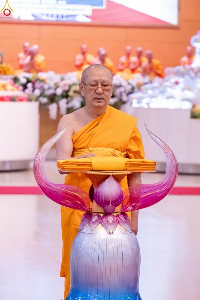 ภาพ No.277584:วันอาทิตย์ต้นเดือนที่ 7 ธันวาคม พ.ศ.2568 พิธีทอดผ้าป่าต้นสมบัติจักรพรรดิ ณ สภาธรรมกายสากล วัดพระธรรมกาย