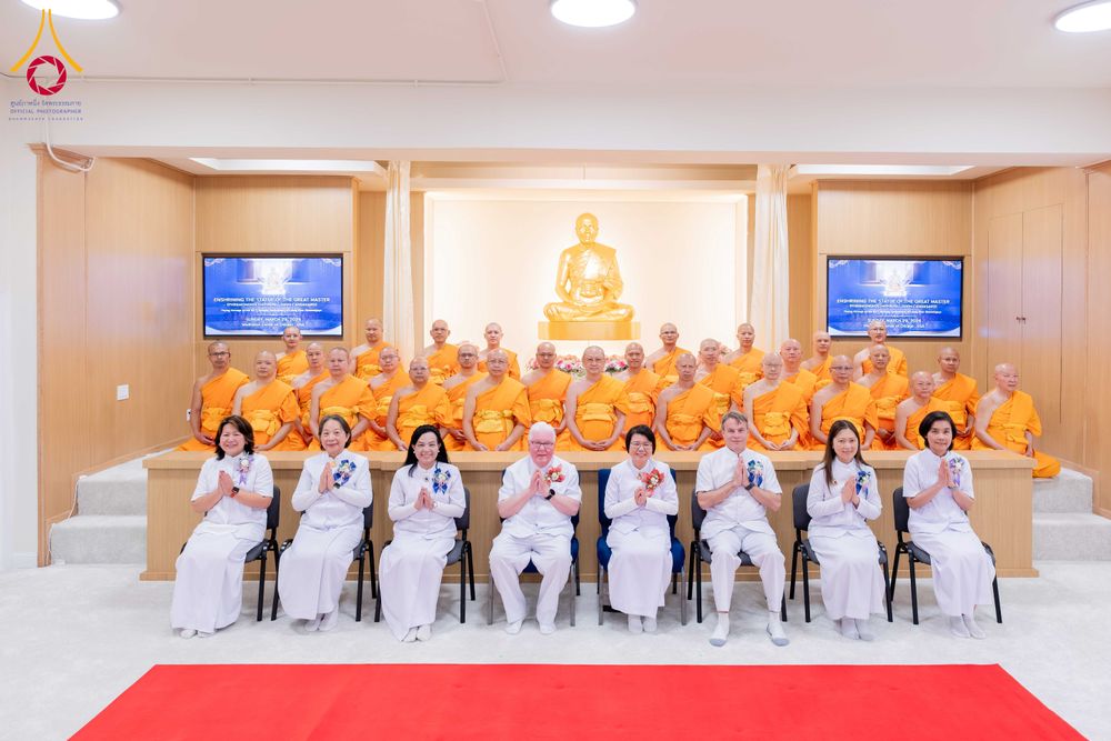 ภาพ No.319191:วันที่ 29 มีนาคม พ.ศ.2569 พิธีอัญเชิญรูปหล่อพระมงคลเทพมุนี (สด จนฺทสโร) ประดิษฐาน ณ ห้องปฏิบัติธรรม “มงคลรัตนโชติ”  วัดพระธรรมกายชิคาโก ประเทศสหรัฐอเมริกา