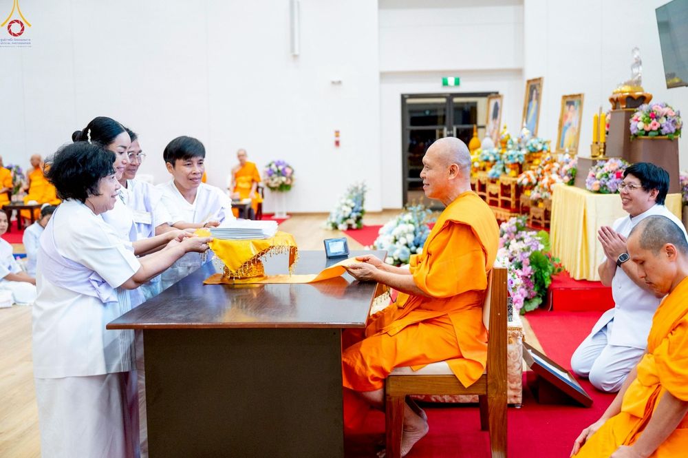 ภาพ No.242881:วันที่ 29-31 สิงหาคม พ.ศ. 2568 องค์กรภาคีเครือข่าย “บวร” (บ้าน-วัด-โรงเรียน-ราชการ) อ.คลองหลวง จัดบวชอุบาสิกาแก้ว ถวายพระราชกุศลแด่สมเด็จพระพันปีหลวง - กตัญญูบูชาแด่ผู้มีพระคุณ