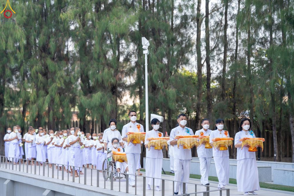 ภาพ No.79656:พิธีขอขมามอบผ้าไตรแด่นาคธรรมทายาท ในโครงการบรรพชาสามเณรฟื้นฟูพระพุทธศาสนาทั่วไทย ณ ศูนย์ปฎิบัติธรรมพระมงคลเทพมุนี  วันที่ 3 เมษายน พ.ศ. 2566