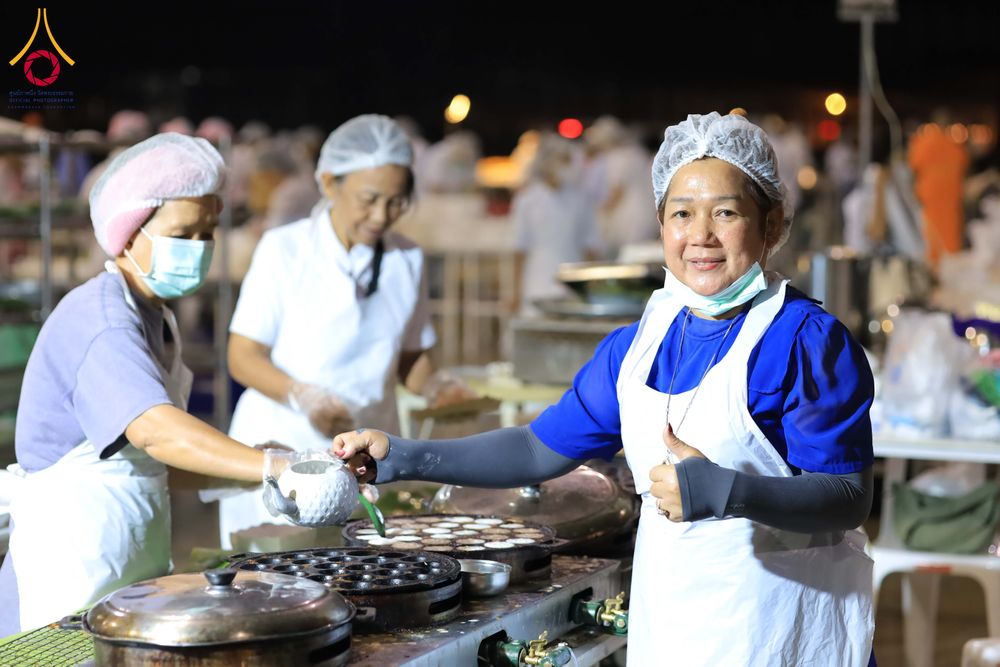 ภาพ No.303765:วันที่ 28 มกราคม พ.ศ. 2569 พิธีถวายภัตตาหารเป็นสังฆทาน แด่พระธรรมยาตรา ณ วัดพระธรรมกาย  จังหวัดปทุมธานี ในโครงการธรรมยาตรา กตัญญูบูชา มหาปูชนียาจารย์ พระมงคลเทพมุนี(สด จนฺทสโร) พระผู้ปราบมาร อนุสรณ์สถาน 7 แห่ง ปีที่ 14