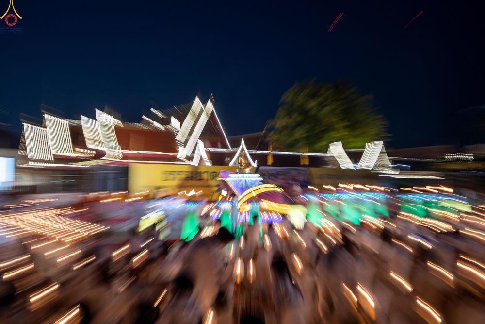 ภาพ No.294133:วันที่ 13 มกราคม พ.ศ. 2569 พิธีจุดประทีปถวายเป็นพุทธบูชา และบูชาธรรมมหาปูชนียาจารย์  (ภาพชุดที่ 2) ณ วัดสองพี่น้อง ต.ต้นตาล อ.สองพี่น้อง จ.สุพรรณบุรี ในโครงการธรรมยาตรา กตัญญูบูชา มหาปูชนียาจารย์ พระมงคลเทพมุนี(สด จนฺทสโร) พระผู้ปราบมาร อนุสรณ์สถาน 7 แห่