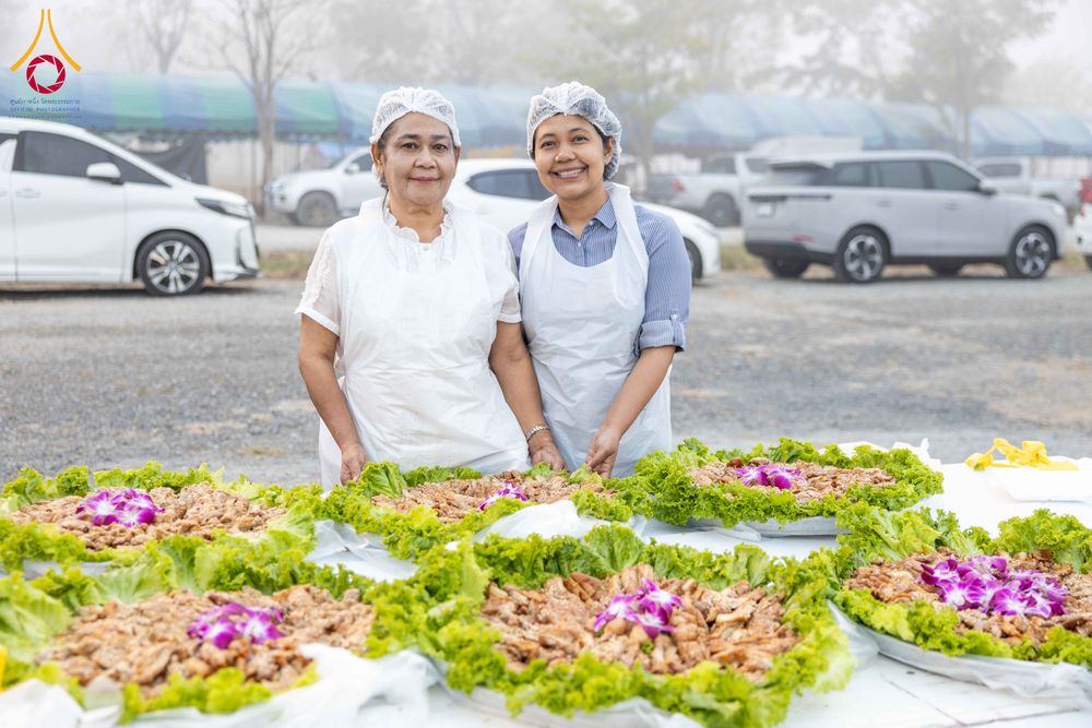 ภาพ No.298512:วันที่ 20 มกราคม พ.ศ. 2569 พิธีถวายภัตตาหารเป็นสังฆทาน แด่พระธรรมยาตรา ณ อนุสรณ์สถานบางปลา วัดบางปลา อำเภอบางเลน จังหวัดนครปฐม ในโครงการธรรมยาตรา กตัญญูบูชา มหาปูชนียาจารย์ พระมงคลเทพมุนี(สด จนฺทสโร) พระผู้ปราบมาร อนุสรณ์สถาน 7 แห่ง ปีที่ 14