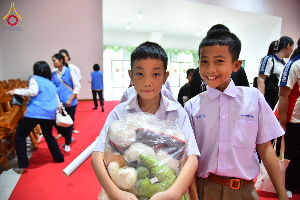 ภาพ No.298759:วันที่ 20 มกราคม พ.ศ. 2569 พิธีทอดผ้าป่าทำนุบำรุงศาสนสถาน ณ วัดไร่ขิง อ.สามพราน จ.นครปฐม ในโครงการธรรมยาตรา กตัญญูบูชา มหาปูชนียาจารย์ พระมงคลเทพมุนี(สด จนฺทสโร) พระผู้ปราบมาร อนุสรณ์สถาน 7 แห่ง ปีที่ 14