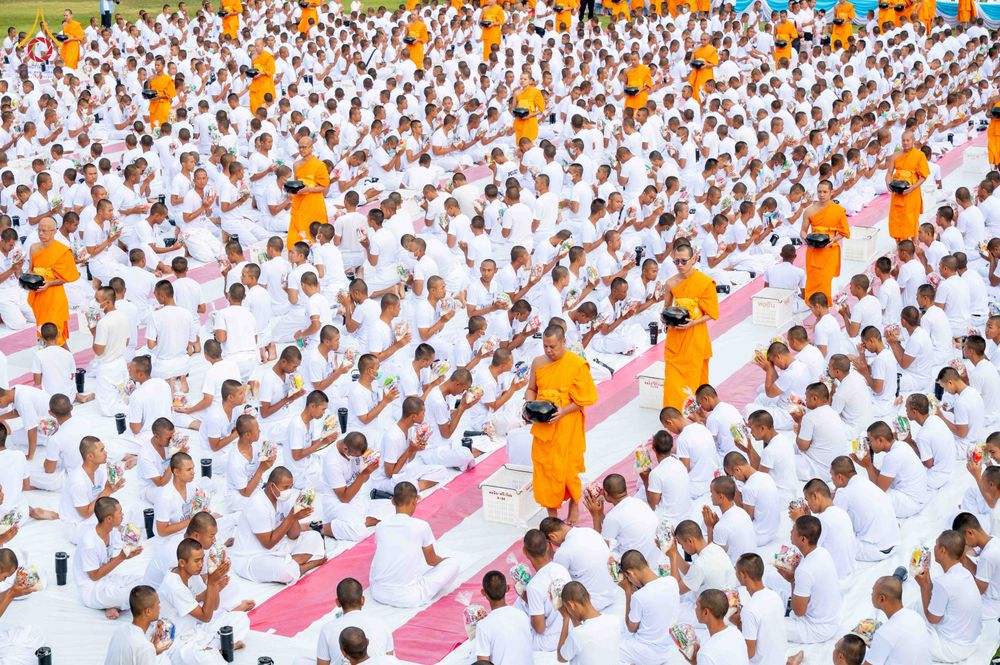 ภาพ No.341009:วันที่ 26 กรกฎาคม พ.ศ. 2569 โครงการพัฒนาคุณธรรม จริยธรรม สำหรับนักเรียนนายสิบตำรวจ (นสต.) รุ่นที่ 17 ศูนย์ฝึกอบรมตำรวจภูธรภาค 1 ได้จัดกิจกรรม ตักบาตรเพื่อน้อมอุทิศถวายเพื่อเป็นพระราชกุศลฯ  และปฏิบัติธรรม ติวธรรมมะ ณ ศูนย์ปฏิบัติธรรมเวิล์ดพีช วัลเล่ย์ (Wo