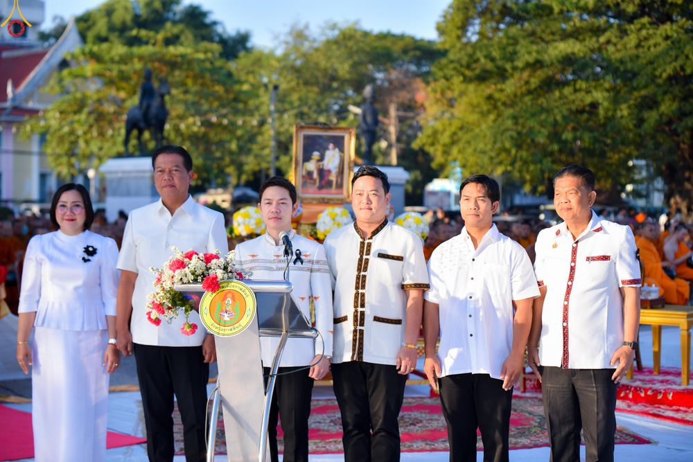 ภาพ No.280201:วันอังคารที่ ๓๐ ธันวาคม พ.ศ. ๒๕๖๘ พิธีตักบาตรพระ ๑,๐๖๙ รูป จังหวัดกาฬสินธุ์   ณ บริเวณสนามหน้าศาลากลาง จังหวัดกาฬสินธุ์ (หลังเก่า)