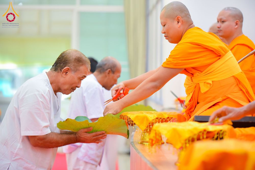 ภาพ No.285119:วันเสาร์ที่ 6 ธันวาคม พ.ศ.2568  พิธีอุปสมบทธรรมทายาท โครงการบรรพชาอุปสมบทหมู่  รุ่นบูชาธรรมมหาปูชนียาจารย์ ประจำปี 2568 ศูนย์ปฏิบัติธรรมและศูนย์อบรมเยาวชนเพชรบุรี อ.ท่ายาง จ.เพชรบุรี ณ วัดศีลคุณาราม อ.เขาย้อย เพชรบุรี