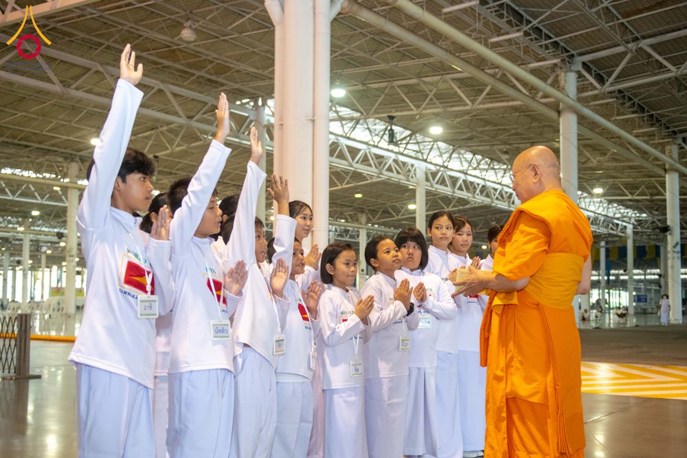 ภาพ No.325618:วันที่ 26 เมษายน พ.ศ.2569 กิจกรรมงานบุญวันอาทิตย์ สาธุชนปฏิบัติธรรมร่วมกัน ณ ห้องแก้วสารพัด 1 วัดพระธรรมกาย ปทุมธานี