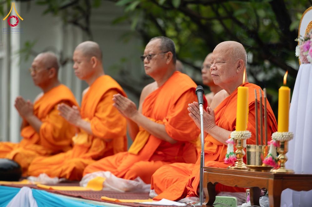 ภาพ No.351496:วันที่ 22 กันยายน พ.ศ. 2569  พิธีตักบาตรสามเณรธรรมทายาท โครงการบรรพชาพัฒนาคุณธรรม จริยธรรม  สำหรับนักเรียนนายสิบตำรวจ (นสต.) รุ่นที่ 16 ศูนย์ฝึกอบรมตำรวจภูธรภาค 1  ณ วัดพระพุทธบาทราชวรมหาวิหาร