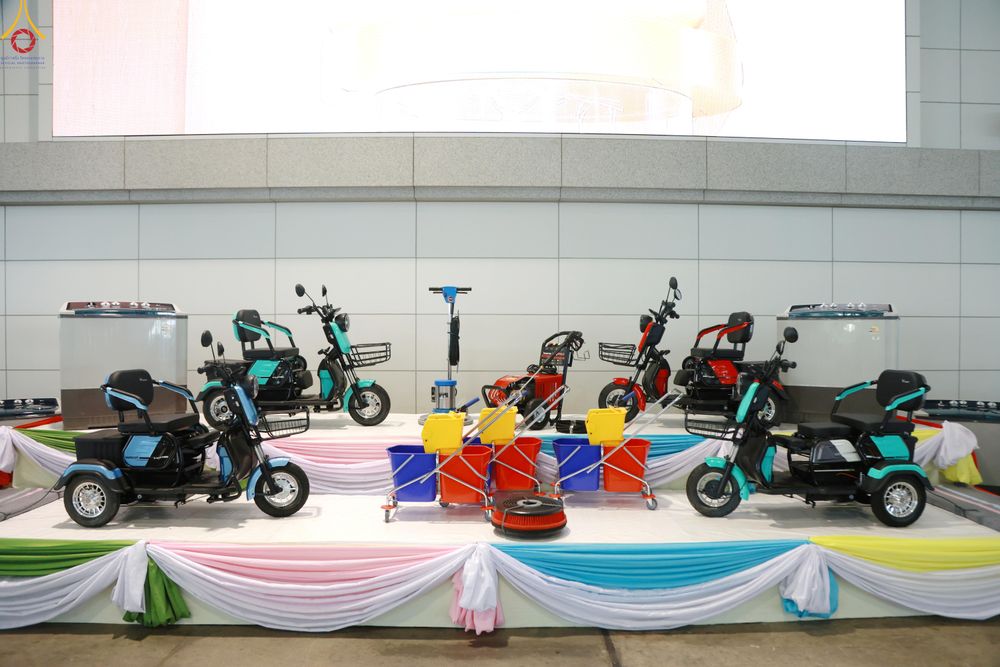 ภาพ No.280483:วันที่ 28 ธันวาคม พ.ศ.2568 พิธีถวายอุปกรณ์ทำความสะอาด ณ ห้องแก้วสารพัดนึก วัดพระธรรมกาย