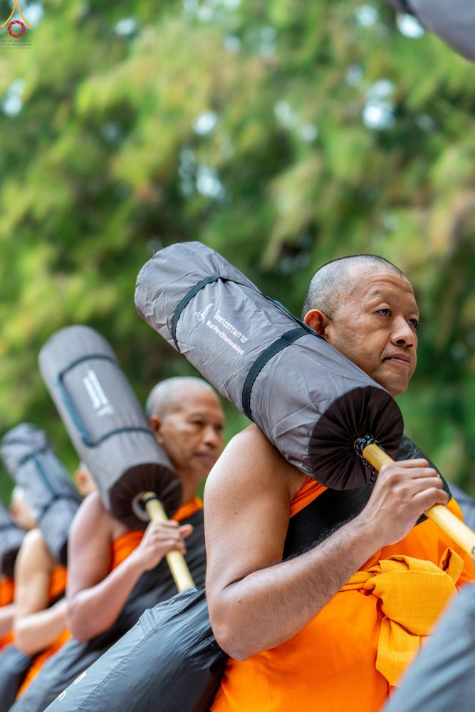 ภาพ No.288474:วันที่ 4 มกราคม พ.ศ. 2569 พระธรรมยาตราปฏิบัติธรรม และถ่ายภาพหมู่ประวัติศาสตร์ ในโครงการธรรมยาตรา กตัญญูบูชา มหาปูชนียาจารย์ พระมงคลเทพมุนี(สด จนฺทสโร) พระผู้ปราบมาร อนุสรณ์สถาน 7 แห่ง ปีที่ 14 ณ อนุสรณ์สถานมหาวิหารพระมงคลเทพมุนี (โลตัสแลนด์) อ.สองพี่น้อง