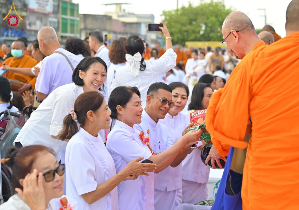 ภาพ No.284710:วันอาทิตย์ที่ 14 ธันวาคม พ.ศ.2568  พิธีทำบุญเมืองสุราษฎร์ธานี 110ปี และพิธีตักบาตรพระสงฆ์ 1,110 รูป  ณ บริเวณริมน้ำวัดกลาง (เก่า) ถนนบ้านดอน ตำบลตลาดใหม่ อำเภอเมือง จังหวัดสุราษฎร์ธานี