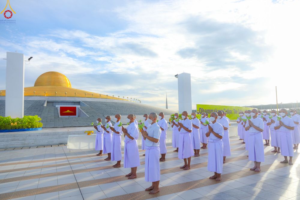 ภาพ No.82662:พิธีเวียนประทักษิณ, พิธีวันทาเจดีย์ ณ มหาธรรมกายเจดีย์  พิธีบรรพชาหมู่พระพี่เลี้ยงเข้าพรรษา, ธรรมทายาทอุดมศึกษา รุ่นที่ 50(ภาคฤดูฝน) และธรรมทายาทพุทธศาสตร์สากล รุ่นที่ 7 (ภาคฤดูฝน) วันเสาร์ที่ 17 มิถุนายน พ.ศ. 2566 ณ  โบสถ์พระไตรปิฎก วัดพระธรรมกาย จ.ปทุม