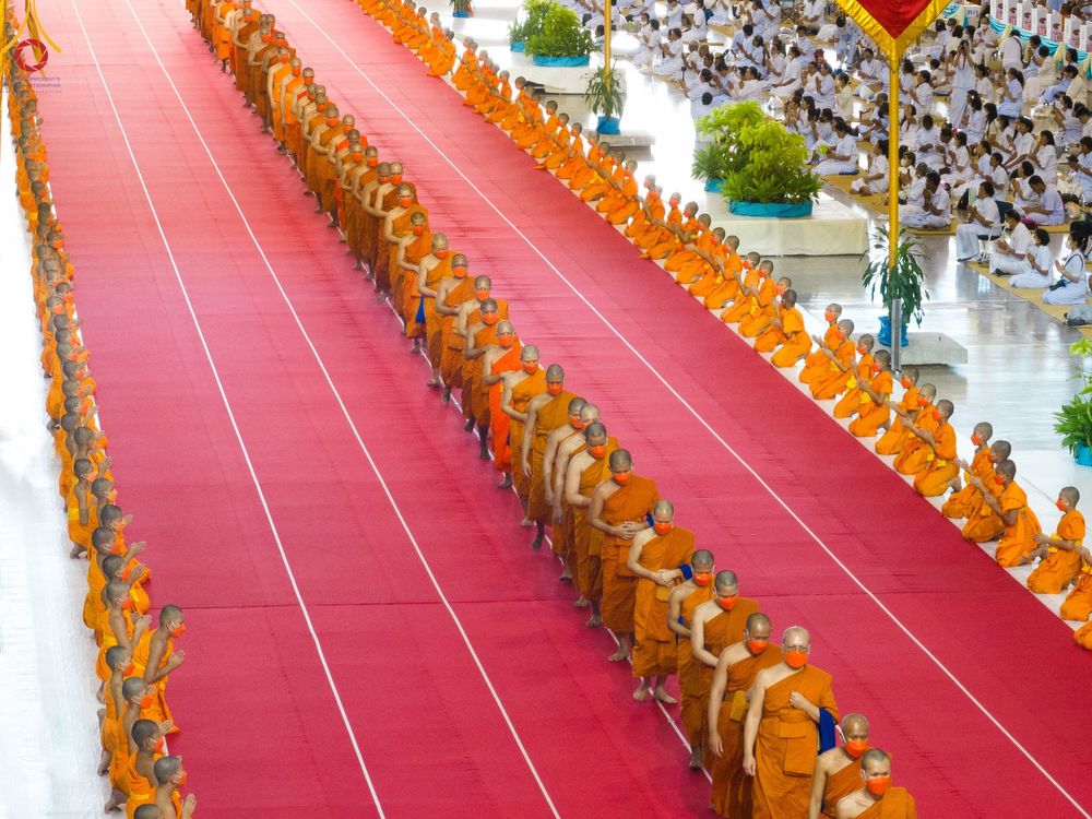 ภาพ No.85178:พิธีมุทิตาสักการะพระภิกษุ ผู้สอบได้เปรียญธรรม ๙ ประโยคระดับโลก, พิธีมอบโล่เกียรติยศและทุนการศึกษา สำนักเรียนบาลีดีเด่นทั่วประเทศ ในวันสมาธิโลก อาทิตย์ที่ 6 สิงหาคม พ.ศ. 2566 ณ สภาธรรมกายสากล วัดพระธรรมกาย