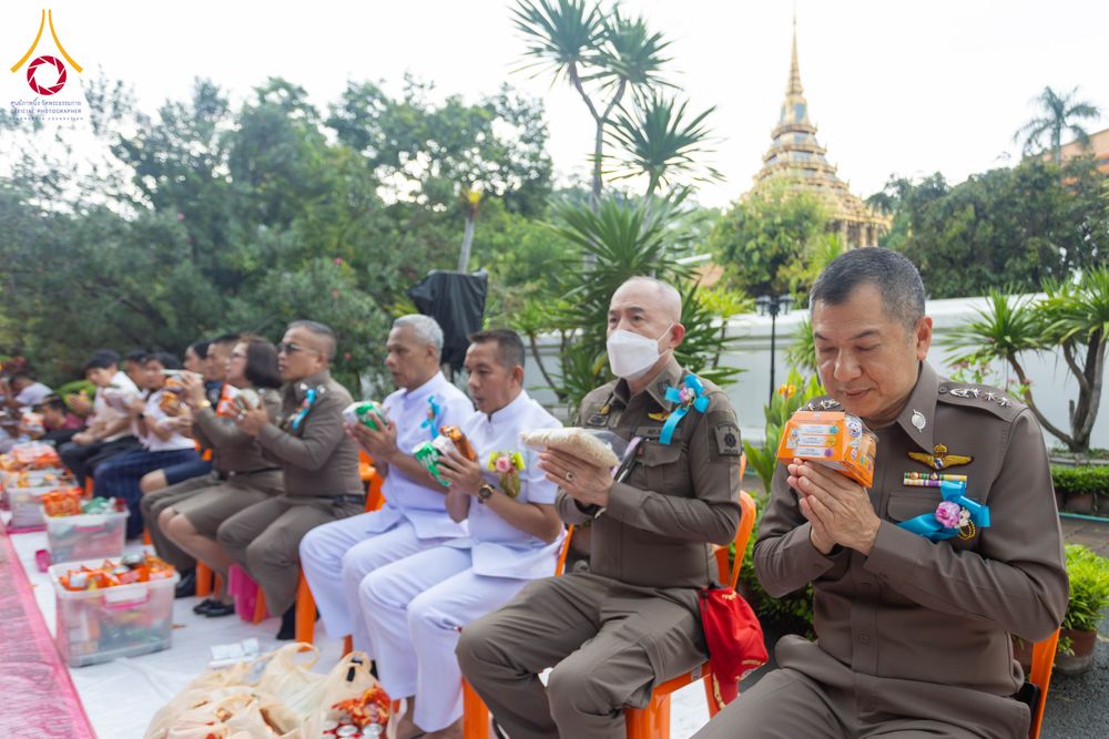 ภาพ No.351518:วันที่ 22 กันยายน พ.ศ. 2569  พิธีตักบาตรสามเณรธรรมทายาท โครงการบรรพชาพัฒนาคุณธรรม จริยธรรม  สำหรับนักเรียนนายสิบตำรวจ (นสต.) รุ่นที่ 16 ศูนย์ฝึกอบรมตำรวจภูธรภาค 1  ณ วัดพระพุทธบาทราชวรมหาวิหาร