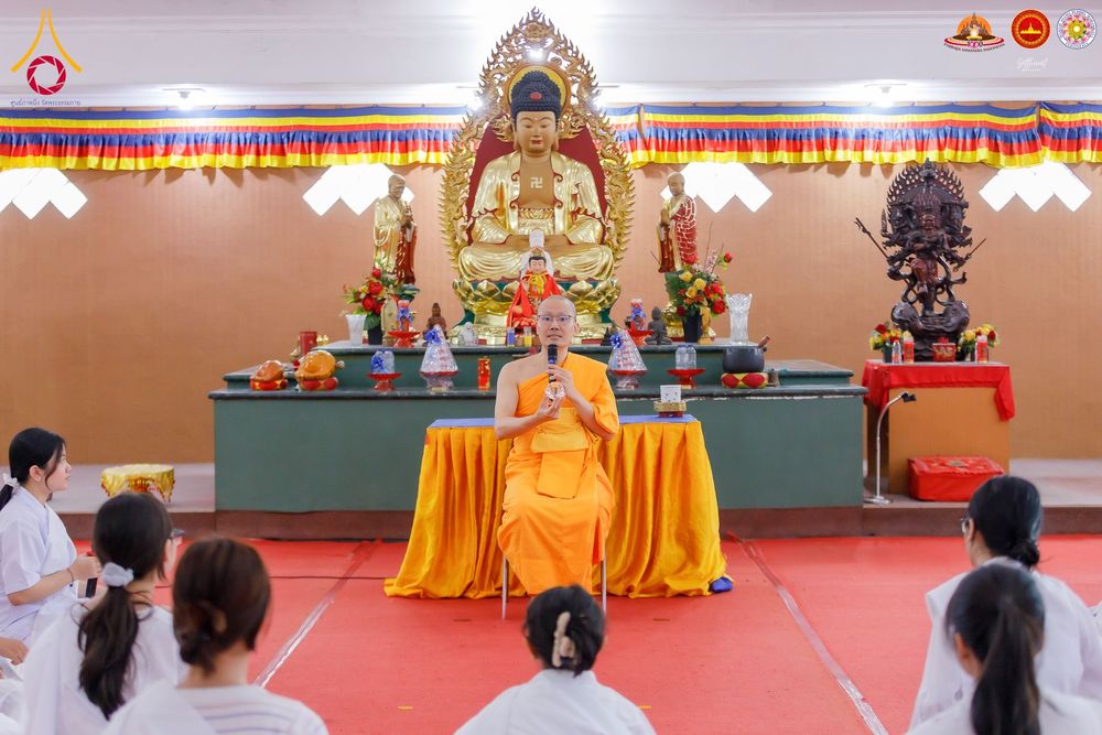 ภาพ No.283556:วันอาทิตย์ที่ 21 ธันวาคม  2568 พิธีบิณฑบาตฉลองสามเณรใหม่ ประเทศอินโดนีเซีย