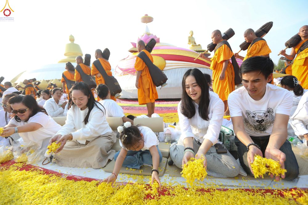 ภาพ No.299638:วันที่ 18 มกราคม พ.ศ. 2569 พิธีต้อนรับพระธรรมยาตรา (ภาพชุดที่ 2) ณ อนุสรณ์สถานลำดับที่ 5  สถานที่เผยแผ่วิชชาธรรมกายครั้งแรก อนุสรณ์สถานบางปลา วัดบางปลา อำเภอบางเลน จังหวัดนครปฐม ในโครงการธรรมยาตรา กตัญญูบูชา มหาปูชนียาจารย์ พระมงคลเทพมุนี(สด จนฺทสโร) พระ