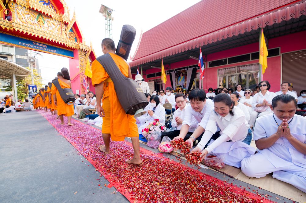 ภาพ No.295048:วันที่ 14 มกราคม พ.ศ. 2569 พิธีต้อนรับพระธรรมยาตรา อนุสรณ์สถานลำดับที่ 4  สถานที่เกิดด้วยกายธรรม ณ วัดโบสถ์บน ต.บางคูเวียง จ.นนทบุรี ในโครงการธรรมยาตรา กตัญญูบูชา มหาปูชนียาจารย์ พระมงคลเทพมุนี(สด จนฺทสโร) พระผู้ปราบมาร อนุสรณ์สถาน 7 แห่ง ปีที่ 14