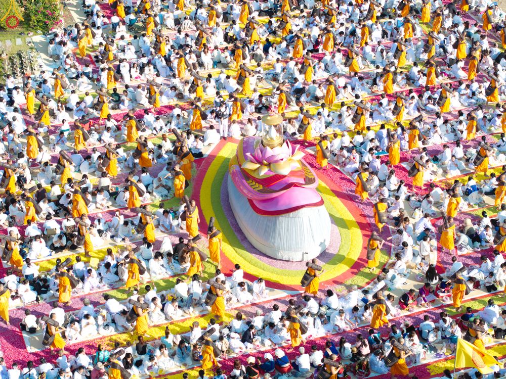 ภาพ No.292940:วันที่ 11 มกราคม พ.ศ. 2569 พิธีต้อนรับพระธรรมยาตรา ณ อนุสรณ์สถานลำดับที่ 3 (ภาพชุดที่ 2) สถานที่เกิดในเพศสมณะ วัดสองพี่น้อง อำเภอสองพี่น้อง จังหวัดสุพรรณบุรี ในโครงการธรรมยาตรา กตัญญูบูชา มหาปูชนียาจารย์ พระมงคลเทพมุนี(สด จนฺทสโร) พระผู้ปราบมาร อนุสรณ์สถ