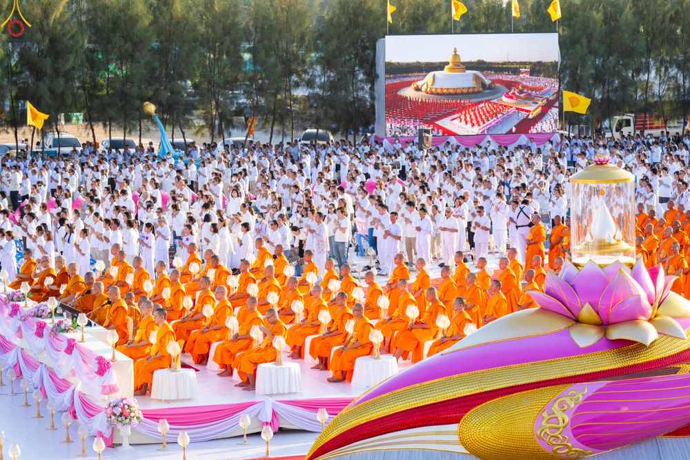 ภาพ No.301940:วันที่ 23 มกราคม พ.ศ. 2569 พิธีจุดประทีปธรรมถวายเป็นพุทธบูชา และบูชาธรรมมหาปูชนียาจารย์  ณ อนุสรณ์สถานลำดับที่ 5 สถานที่เผยแผ่วิชชาธรรมกายครั้งแรก อนุสรณ์สถานบางปลา วัดบางปลา อำเภอบางเลน จังหวัดนครปฐม ในโครงการธรรมยาตรา กตัญญูบูชา มหาปูชนียาจารย์ พระมงคล