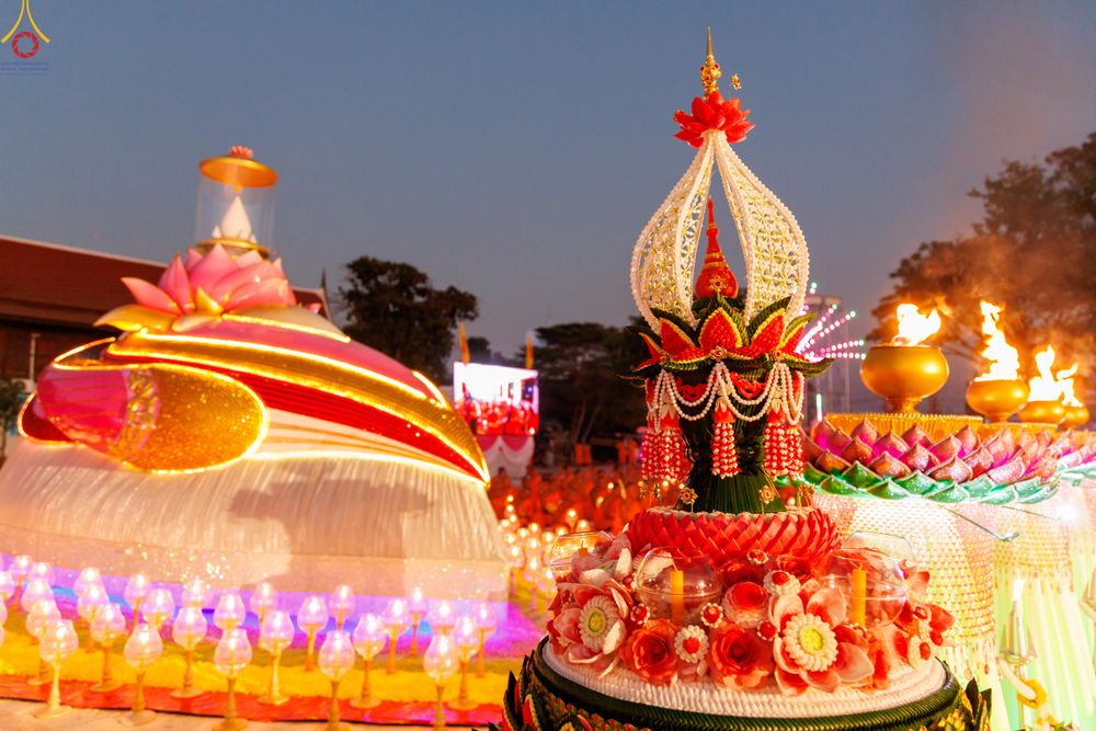 ภาพ No.294100:วันที่ 13 มกราคม พ.ศ. 2569 พิธีจุดประทีปถวายเป็นพุทธบูชา และบูชาธรรมมหาปูชนียาจารย์  (ภาพชุดที่ 2) ณ วัดสองพี่น้อง ต.ต้นตาล อ.สองพี่น้อง จ.สุพรรณบุรี ในโครงการธรรมยาตรา กตัญญูบูชา มหาปูชนียาจารย์ พระมงคลเทพมุนี(สด จนฺทสโร) พระผู้ปราบมาร อนุสรณ์สถาน 7 แห่