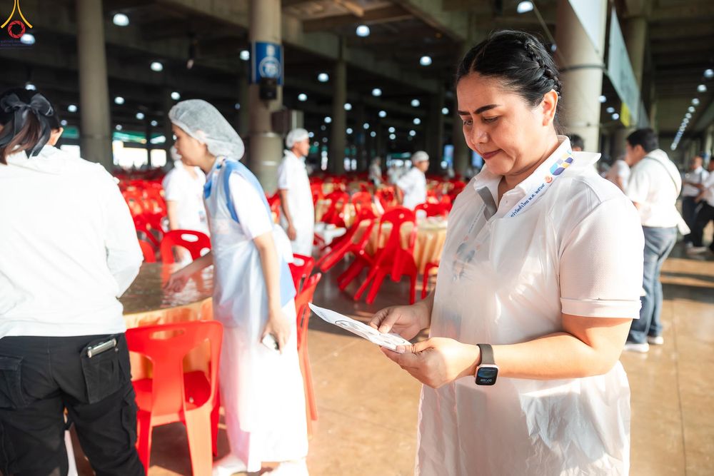 ภาพ No.325806:วันที่ 22 เมษายน พ.ศ.2569(วันคุ้มครองโลก) งานถวายมหาสังฆทาน 40,000 กว่าวัดทั่วประเทศ เจ้าหน้าที่ สาธุชน ร่วมใจจัดเตรียมภัตตาหารเพล (ชุด 2)