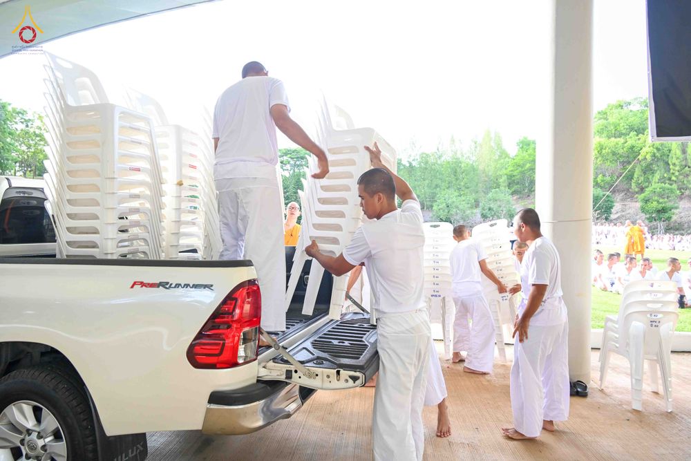 ภาพ No.341054:วันที่ 26 กรกฎาคม พ.ศ. 2569 โครงการพัฒนาคุณธรรม จริยธรรม สำหรับนักเรียนนายสิบตำรวจ (นสต.) รุ่นที่ 17 ศูนย์ฝึกอบรมตำรวจภูธรภาค 1 ได้จัดกิจกรรม ตักบาตรเพื่อน้อมอุทิศถวายเพื่อเป็นพระราชกุศลฯ  และปฏิบัติธรรม ติวธรรมมะ ณ ศูนย์ปฏิบัติธรรมเวิล์ดพีช วัลเล่ย์ (Wo