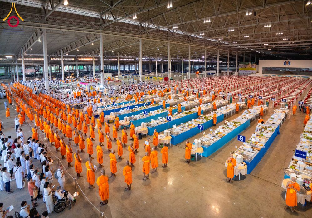 ภาพ No.279174:วันที่ 2 มกราคม พ.ศ.2569 พิธีถวายภัตตาหารเป็นสังฆทาน แด่พระธรรมยาตรา ณ วัดพระธรรมกาย ปทุมธานี ในโครงการธรรมยาตรา กตัญญูบูชา มหาปูชนียาจารย์ พระมงคลเทพมุนี(สด จนฺทสโร) พระผู้ปราบมาร อนุสรณ์สถาน 7 แห่ง ปีที่ 14