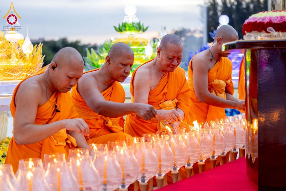 ภาพ No.266266:วันพุธที่ 5 พฤศจิกายน พ.ศ. 2568 (วันพระ ขึ้น 15 ค่ำ เดือน 12) พิธีลอยกระทงธรรม  ณ สระมหาเศรษฐีทะเลบุญ มหาวิหารพระมงคลเทพมุนี วัดพระธรรมกาย จ.ปทุมธานี