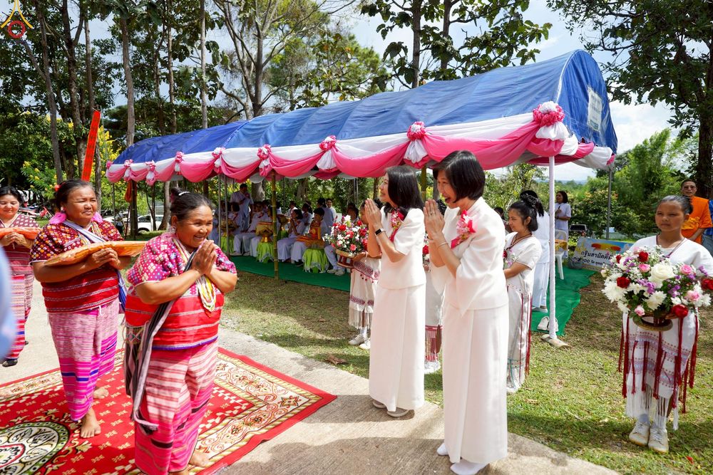 ภาพ No.258271:วันที่ 13 ตุลาคม พ.ศ. 2568 พิธีทอดกฐินสามัคคีทั่วไทย 30,000 วัด โดยคณะศิษยานุศิษย์ บูชาธรรม 81 ปี หลวงพ่อธัมมชโย ณ วัดทุ่งเจริญธรรม อ.อมก๋อย จ.เชียงใหม่