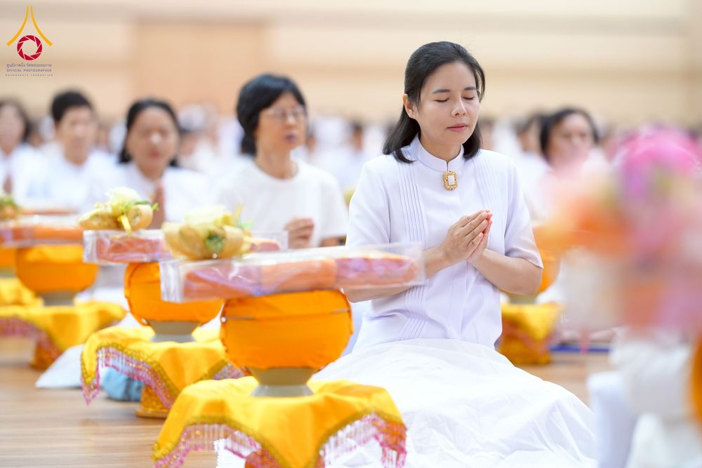 ภาพ No.270570:วันอาทิตย์ที่ 16 พฤศจิกายน พ.ศ. 2568 ถวายกองทุนโครงการอุปสมบทหมู่ 3,000 รูปทั่วไทย  รุ่นบูชาธรรมมหาปูชนียาจารย์ ณ ห้องแก้วสารพัดนึก 2 สภาธรรมกายสากล วัดพระธรรมกาย