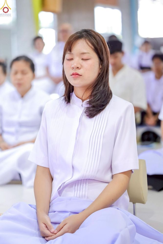 ภาพ No.249040:วันที่ 26-28 กันยายน พ.ศ. 2568 โครงการอบรม อุบาสกแก้ว อุบาสิกาแก้ว รุ่นที่ 3  ณ ศูนย์ปฏิบัติธรรมสมุทรปราการ ได้รับความเมตตาจากคณะสงฆ์ในพื้นที่  รวมถึงผู้บริหารสถานศึกษา ที่นำนักเรียนระดับมัธยมปลาย  มารับฟังข้อมูลเพื่อที่จะเป็นกำลังสำคัญ ในการเข้าร่วมขบวน