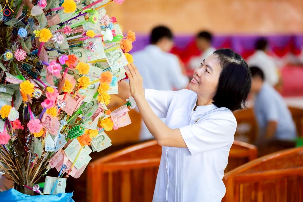 ภาพ No.262568:วันที่ 21 ตุลาคม พ.ศ. 2568 พิธีทอดกฐินสามัคคีทั่วไทย 30,000 วัด โดยคณะศิษยานุศิษย์ บูชาธรรม 81 ปี หลวงพ่อธัมมชโย ณ วัดกงไกรลาศ ต.กง อ.กงไกรลาศ จ.สุโขทัย