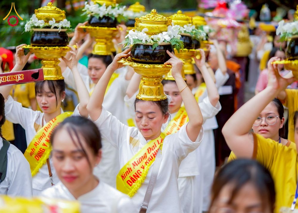 ภาพ No.274079:วันที่ 23 พฤศจิกายน พ.ศ. 2568 ประธานมูลนิธิธรรมกาย ถวายปัจจัยสมทบกฐินแด่ วัดเทียนเวียนเฟื้อกเซิน ศูนย์วิปัสสนาที่มีชื่อเสียง มากกว่า 50 ปีในเวียดนาม