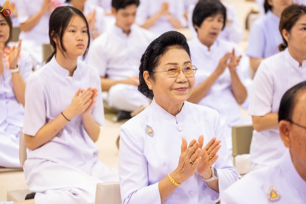 ภาพ No.323663:วันที่ 22 เมษายน พ.ศ.2569(วันคุ้มครองโลก) งานถวายมหาสังฆทาน 40,000 กว่าวัดทั่วประเทศ พิธีภาคสาย ปฏิบัติธรรม ,  พิธีมอบปัจจัยช่วยเหลือครู 4 จังหวัดชายแดนภาคใต้