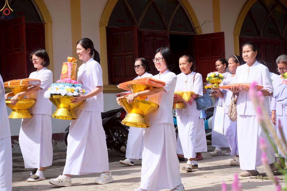 ภาพ No.270463:วันที่ 22 ตุลาคม พ.ศ. 2568 พิธีทอดกฐินสามัคคีทั่วไทย ณ วัดกระโดนไม้แดง ต.ชุมแสง อ.กระสัง จ.บุรีรัมย์ โดยคณะศิษยานุศิษย์ บูชาธรรม 81 ปี หลวงพ่อธัมมชโย