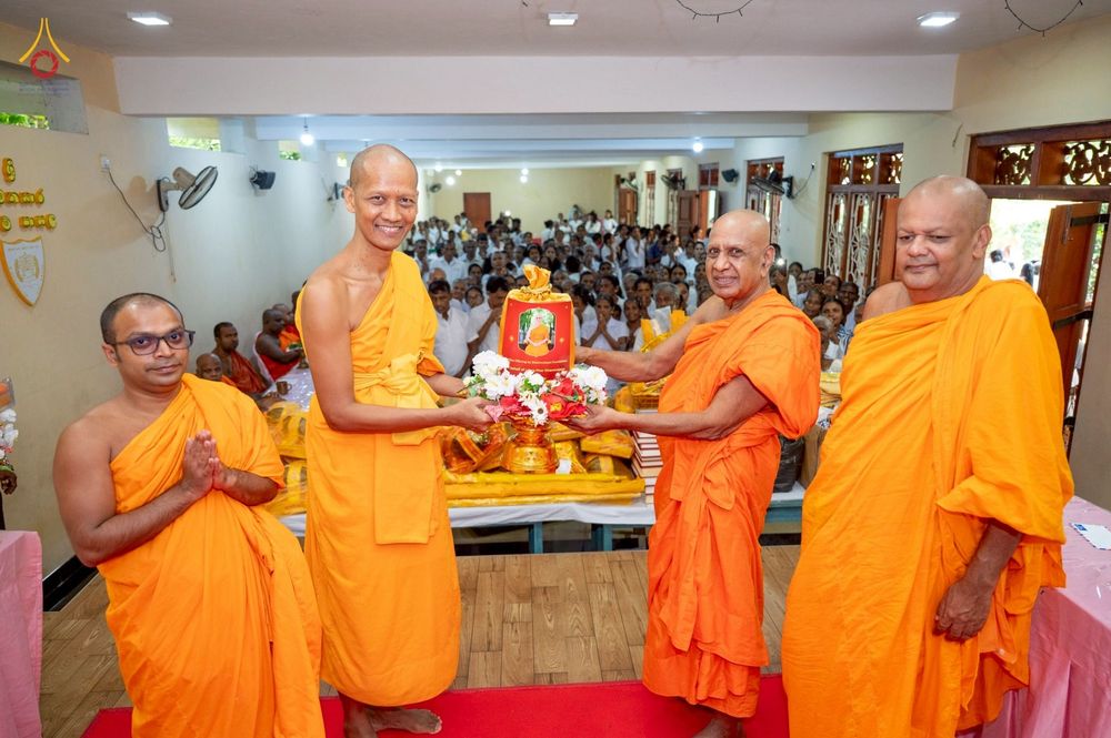 ภาพ No.264445:วันที่ 23 ตุลาคม พ.ศ. 2568 พิธีทอดกฐินสมทบ วัดกัลยาณมิตรต่างประเทศ  บูชาธรรม 81 ปี หลวงพ่อธัมมชโย  ณ วัดศรีอโรคา รามายา , วัดศรีธรรมราชา , วัดเปรดีปะกันเด วิหารายา ในเมืองมาตะเล ประเทศศรีลังกา 