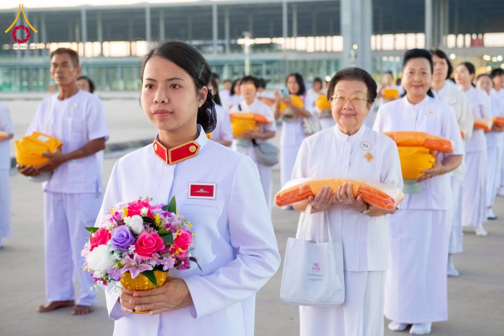 ภาพ No.276577:วันเสาร์ที่ 6 ธันวาคม  พ.ศ. 2568 พิธีเวียนประทักษิณและพิธีวันทาเจดีย์ โครงการอุปสมบทบูชาธรรมมหาปูชนียาจารย์ ประจำปี พ.ศ.2568 โครงการบวชพระนานาชาติ AEC และ WAB รุ่น CEO (นักบริหาร) รุ่นที่ 5 ณ มหาธรรมกายเจดีย์ วัดพระธรรมกาย