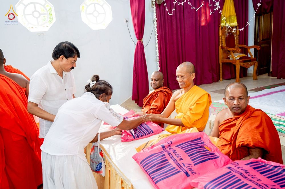 ภาพ No.266614:วันที่ 25 ตุลาคม พ.ศ. 2568 พิธีทอดกฐินสมทบ วัดกัลยาณมิตรต่างประเทศ  บูชาธรรม 81 ปี หลวงพ่อธัมมชโย ณ วัดธรรมวัฒนา รามายา  เมืองมาตะเล ประเทศศรีลังกา 