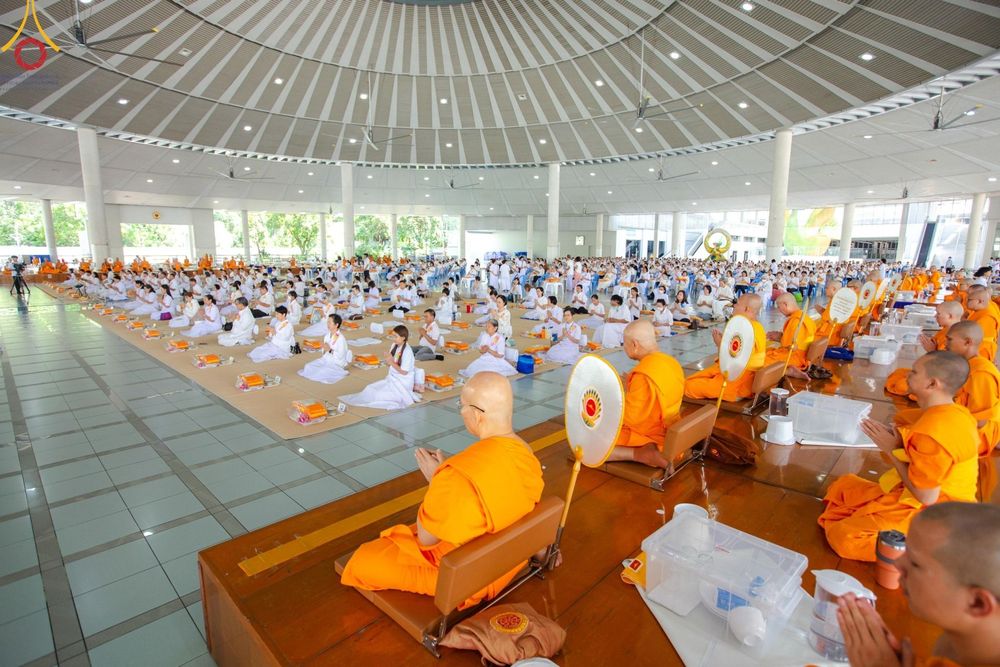 ภาพ No.167382:พิธีบุพเปตพลี ครั้งที่ 157 ร่วมอุทิศบุญกุศลแด่หมู่ญาติที่ล่วงลับไปแล้ว และสืบทอดอายุพระพุทธศาสนา วันพฤหัสที่ 31 ตุลาคม พ.ศ. 2567 (วันพระ แรม 14 ค่ำ เดือน 11) ณ หอฉันคุณยายอาจารย์ฯ วัดพระธรรมกาย