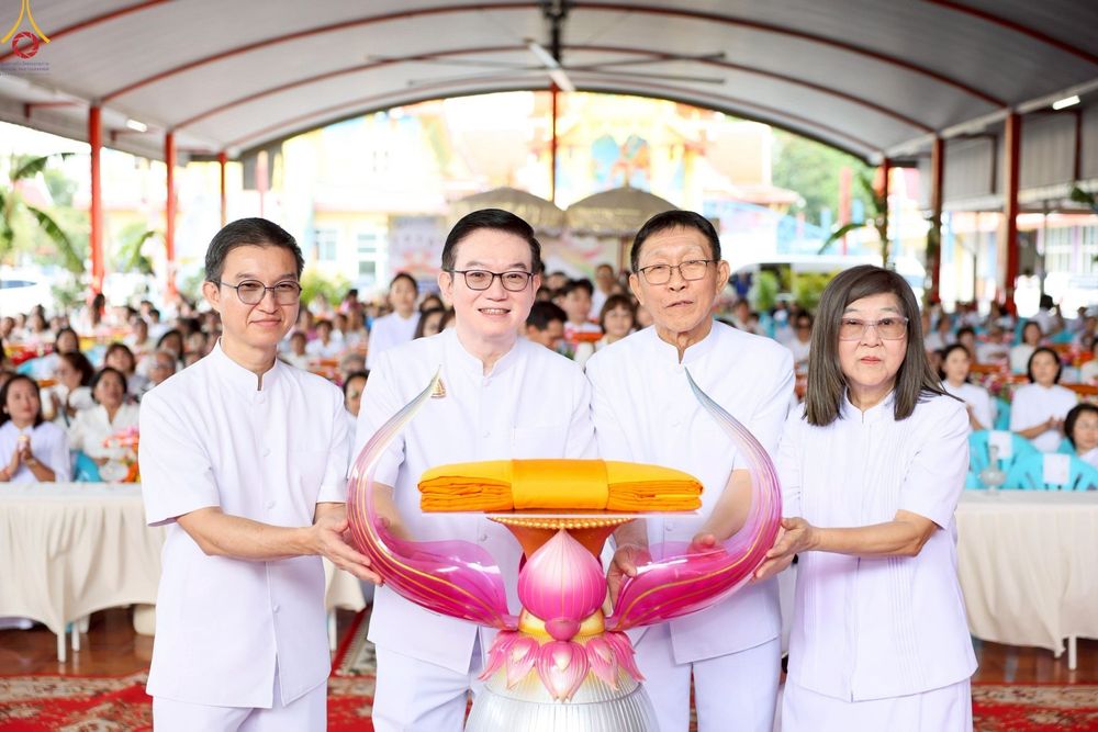 ภาพ No.252562:วันที่ 11 ตุลาคม พ.ศ. 2568 พิธีทอดกฐินสามัคคีทั่วไทย 30,000 วัด โดยคณะศิษยานุศิษย์ บูชาธรรม 81 ปี หลวงพ่อธัมมชโย ณ วัดมงคลพุกการาม ต. คลองสี่  อ.คลองหลวง จ.ปทุมธานี