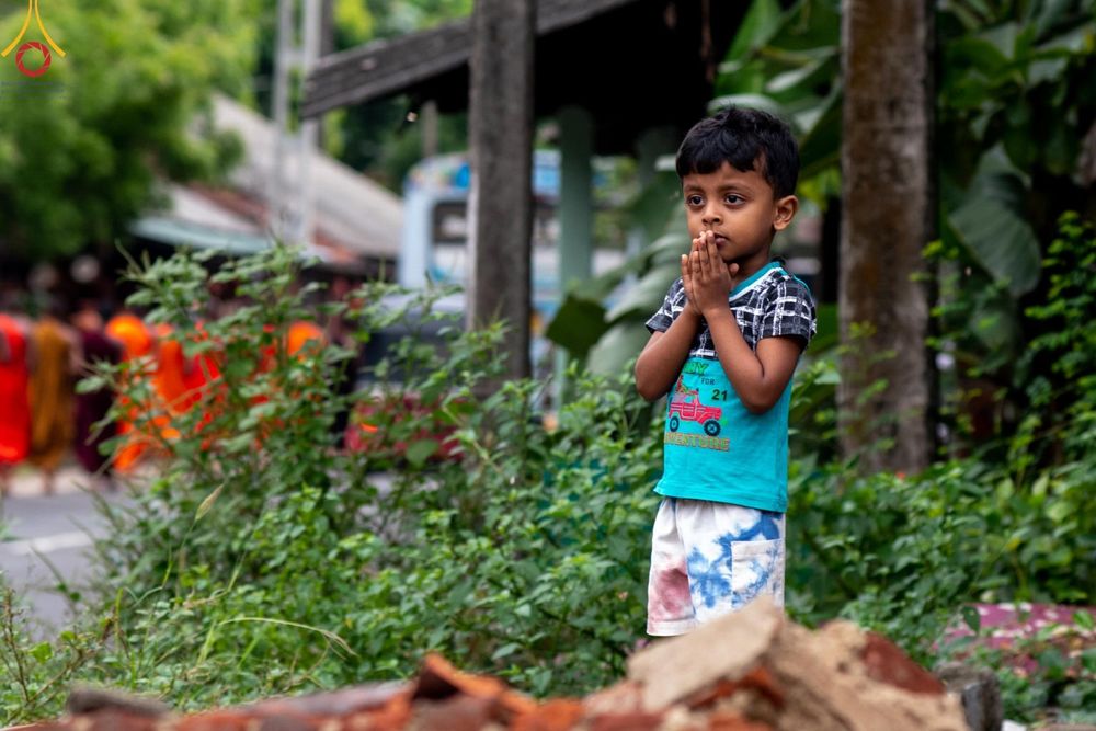 ภาพ No.139381:พิธีตักบาตรรอบเมืองดัมบุลล่า เทศกาลวิสาขบูชาแห่งชาติ ศรีลังกา เมื่อวันที่ 16 พฤษภาคมที่ผ่านมา คณะสงฆ์จากวัดพระธรรมกาย และคณะพระภิกษุสามเณรศรีลังกา ในโครงการสยาม-ลังกา ธรรมยาตรา ฉลองเทศกาลวิสาขบูชาแห่งชาติ ศรีลังกา บูชาธรรม 80 ปีหลวงพ่อธัมมชโย